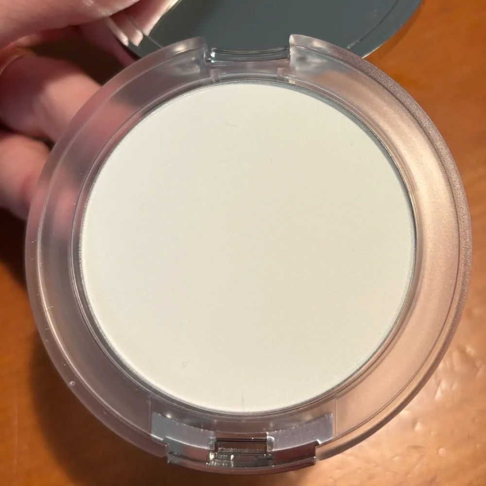 Clinique Stay-Matte Universal Blotting Powder